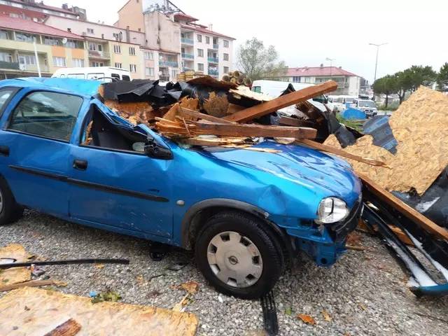 Şiddetli yağış ortalığı savaş alanına çevirdi. Fırtına birçok ili esir aldı - Resim: 2